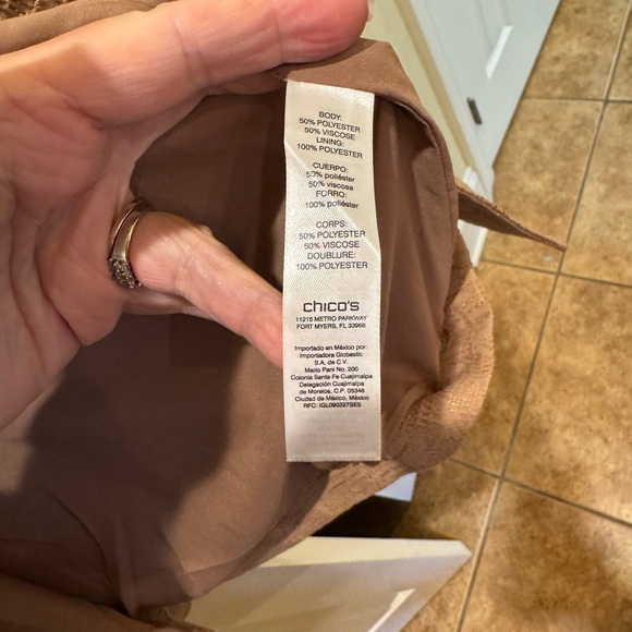 Chico's khaki tan jacket with 4 hidden buttons and pleat back, lined/lightweight - Picture 5 of 6